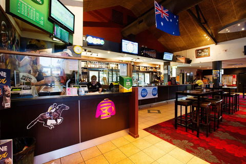 Glenmore Tavern - Yarra Valley Accommodation 21