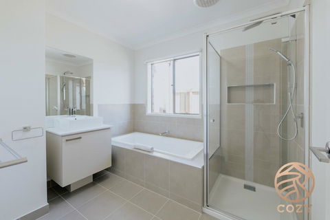 118 Refreshing 3BR Werribee Family House - Yarra Valley Accommodation 1