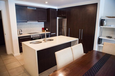 131 Sea Temple Luxury Swimout Apt. - Yarra Valley Accommodation 3