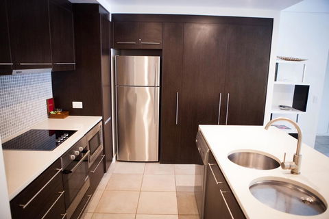 131 Sea Temple Luxury Swimout Apt. - Yarra Valley Accommodation 2