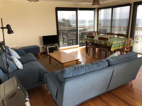2 Jocelyn Street. Dalmeny - Yarra Valley Accommodation 2