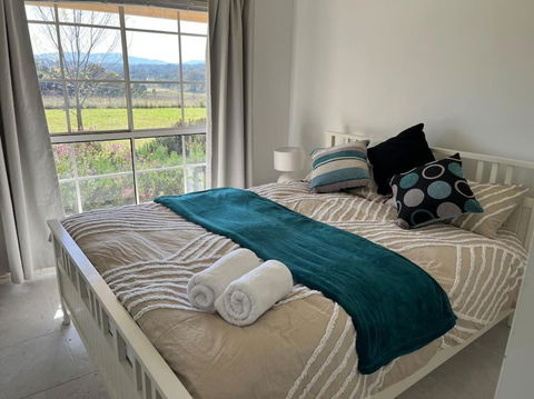 Country House With Stunning Views For 1-10 People - Yarra Valley Accommodation 2