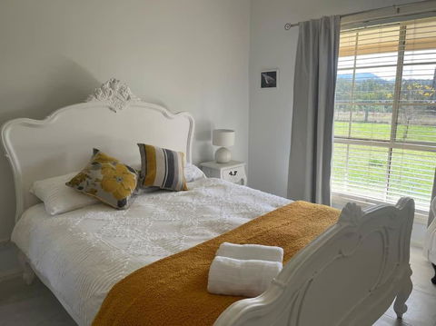 Country House With Stunning Views For 1-10 People - Yarra Valley Accommodation 3