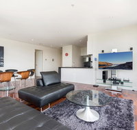 3-Bed Apartment with Parking Near Parks and Dining - Yarra Valley Accommodation