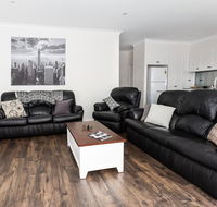 4 Bedroom Inner City Townhouse - SLEEPS 9  - Yarra Valley Accommodation