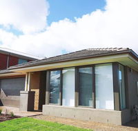 5Bed 2Bath Family House in Werribee - Yarra Valley Accommodation