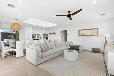 Hamptons Escape - Sleeps 9 - Yarra Valley Accommodation 2