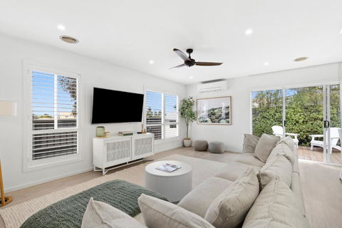 Hamptons Escape - Sleeps 9 - Yarra Valley Accommodation 1