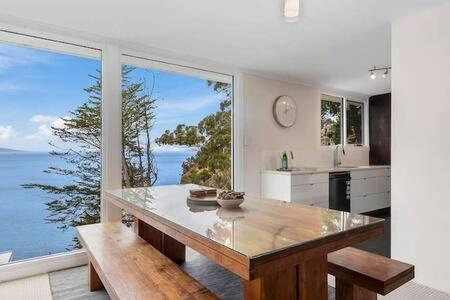 Hidden Bay Retreat-5 Bed- 15min To Hobart - Yarra Valley Accommodation 3