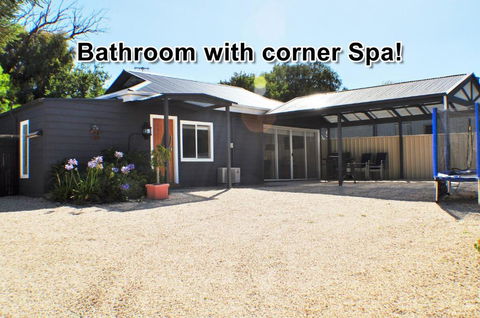 LUXURIOUS Couples Escape, SPA BATH, Netflix, NBN - Yarra Valley Accommodation 0