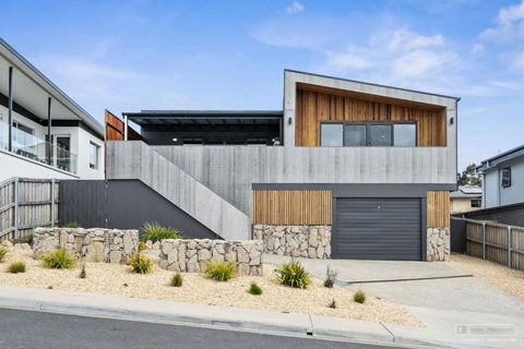 Magnificent Home, Water Views - Yarra Valley Accommodation 0