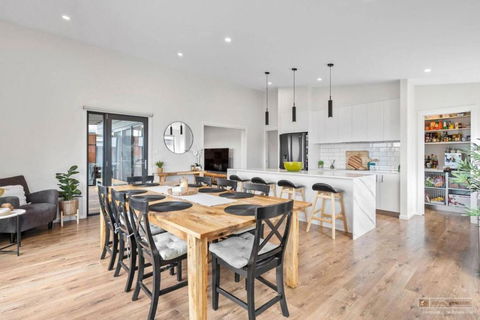 Magnificent Home, Water Views - Yarra Valley Accommodation 1