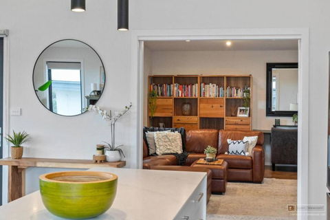 Magnificent Home, Water Views - Yarra Valley Accommodation 3