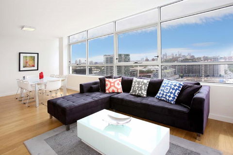 Moore To See - Modern And Spacious 3BR Zetland Apartment With Views Over Moore Park - Yarra Valley Accommodation 2
