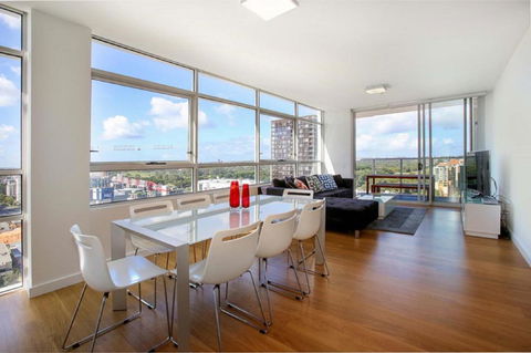 Moore To See - Modern And Spacious 3BR Zetland Apartment With Views Over Moore Park - Yarra Valley Accommodation 0