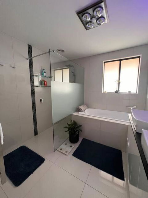 Modern Light Filled Home Near Beaches - Yarra Valley Accommodation 1