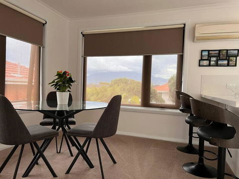 Modern Light Filled Home Near Beaches - Yarra Valley Accommodation 3