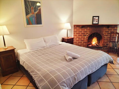 Mundaring Weir Hotel - Yarra Valley Accommodation 0