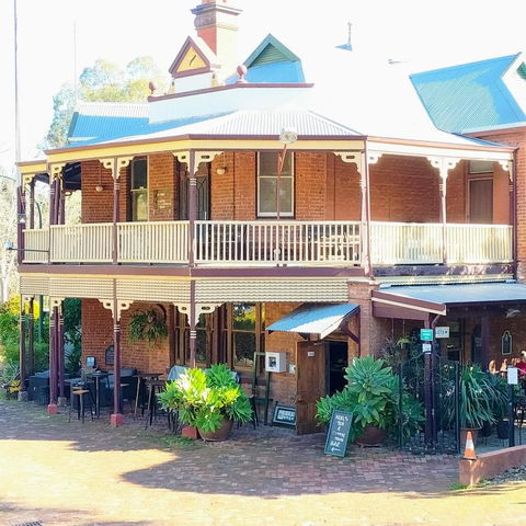 Mundaring Weir Hotel - Yarra Valley Accommodation 1