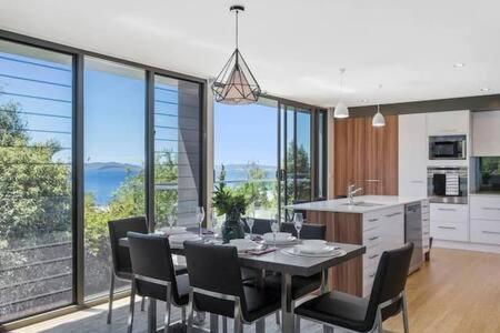 New Architect Designed Coastal Retreat-water Views - Yarra Valley Accommodation 3