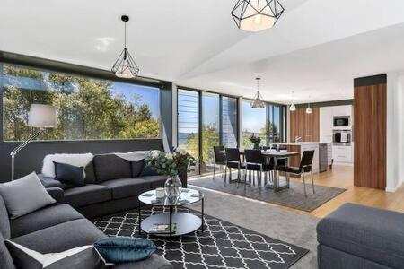 New Architect Designed Coastal Retreat-water Views - Yarra Valley Accommodation 2