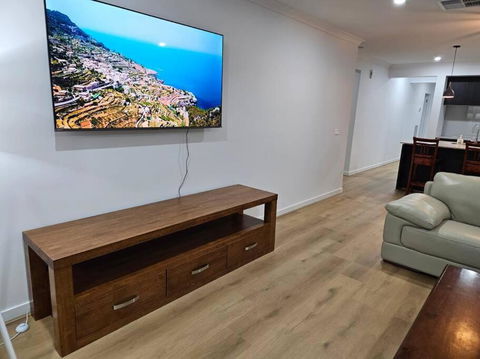 O Stylish 4 Room Oasis With 65 TV - Yarra Valley Accommodation 0