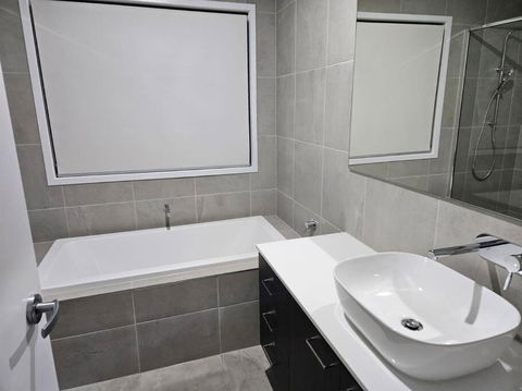 O Stylish 4 Room Oasis With 65 TV - Yarra Valley Accommodation 1