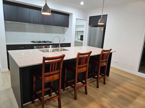 O Stylish 4 Room Oasis With 65 TV - Yarra Valley Accommodation 2
