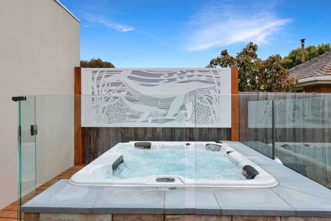 OG Spa Retreat- 3 Bedroom, Spa, Central, Aircon - Yarra Valley Accommodation 0