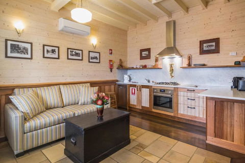Old Bank Boutique Hotel - Yarra Valley Accommodation 2