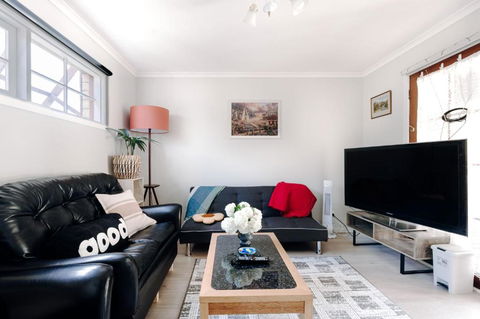 One-Bedroom Suite-Close To Beach And CBD - Yarra Valley Accommodation 1