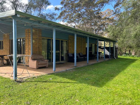 Peacock - Yarra Valley Accommodation 2