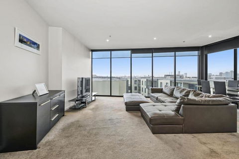 Portside Bliss Your Urban Escape In Melbourne - Yarra Valley Accommodation 2
