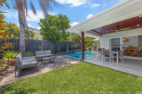 Pet Friendly Holiday Home With Pool On Alex - Yarra Valley Accommodation 3