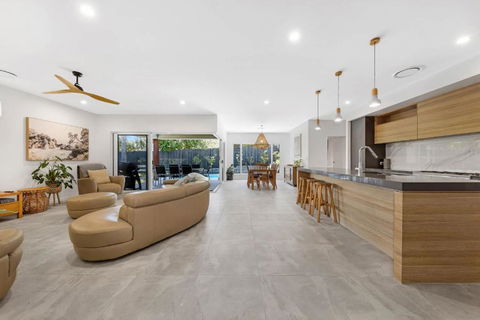 Pet Friendly Holiday Home With Pool On Alex - Yarra Valley Accommodation 0