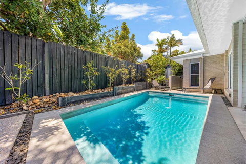 Pet Friendly Holiday Home With Pool On Alex - Yarra Valley Accommodation 1