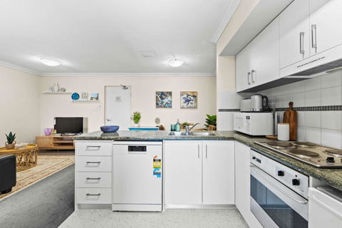 Prime Perth Apartment - Yarra Valley Accommodation 3