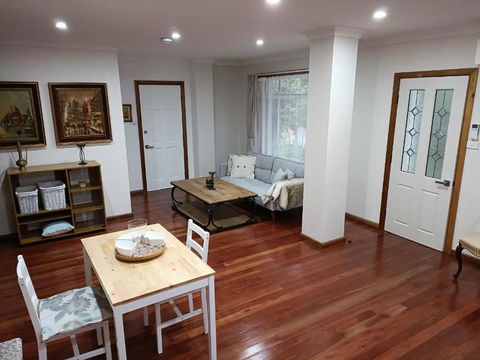 Quiet Nature-Filled Ground Floor Unit - Yarra Valley Accommodation 3