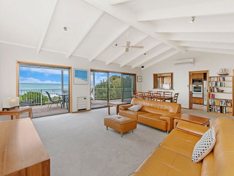 Beachfront - Yarra Valley Accommodation 3