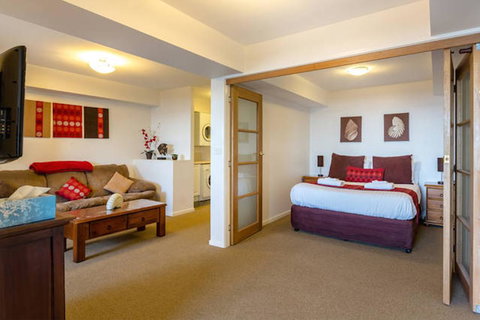 Beachfront Apartment Blackmans Bay - Yarra Valley Accommodation 3