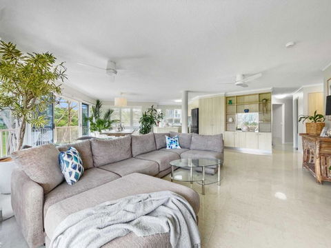 Relaxing Ocean View Apartment In Buddina - Yarra Valley Accommodation 0