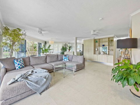 Relaxing Ocean View Apartment In Buddina - Yarra Valley Accommodation 1