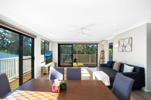 Renovated Coastal Getaway With Water Views - Yarra Valley Accommodation 2