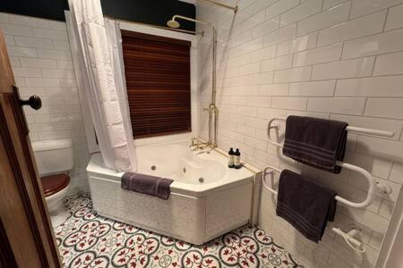 Renovated Cottage Near Cataract Gorge Launceston - Yarra Valley Accommodation 3