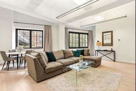 Renovated Warehouse Conversion In Heart Of Sydney - Yarra Valley Accommodation 2
