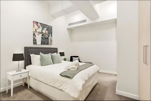 Renovated Warehouse Conversion In Heart Of Sydney - Yarra Valley Accommodation 3