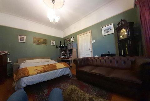 Reservoir Central Close To Train Station OC03 - Yarra Valley Accommodation 0