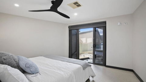 Riptides Booker Bay -Waterfront Apartment, Walk To Shops & Cafes - Yarra Valley Accommodation 3