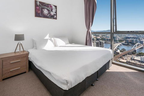 River-View Unit With Rooftop Pool Near Museums - Yarra Valley Accommodation 3