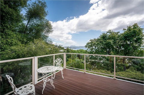 Riveting House With Incredible Water-view At SandyBay - Yarra Valley Accommodation 1
